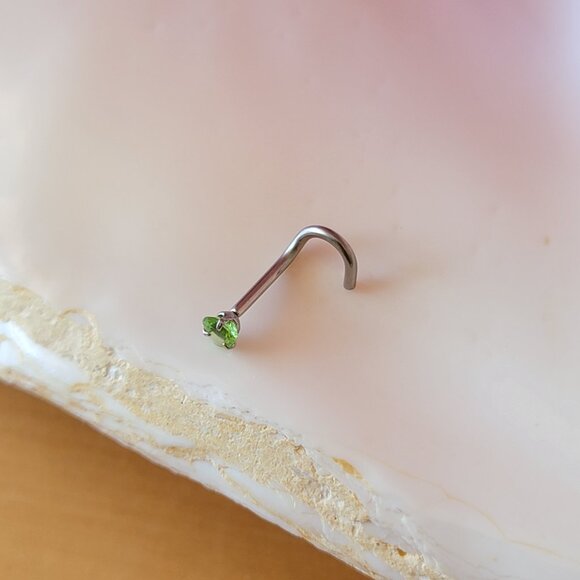 18G Green heart nose screw nostil piercing jewelry prong set CZ gem - Picture 4 of 5